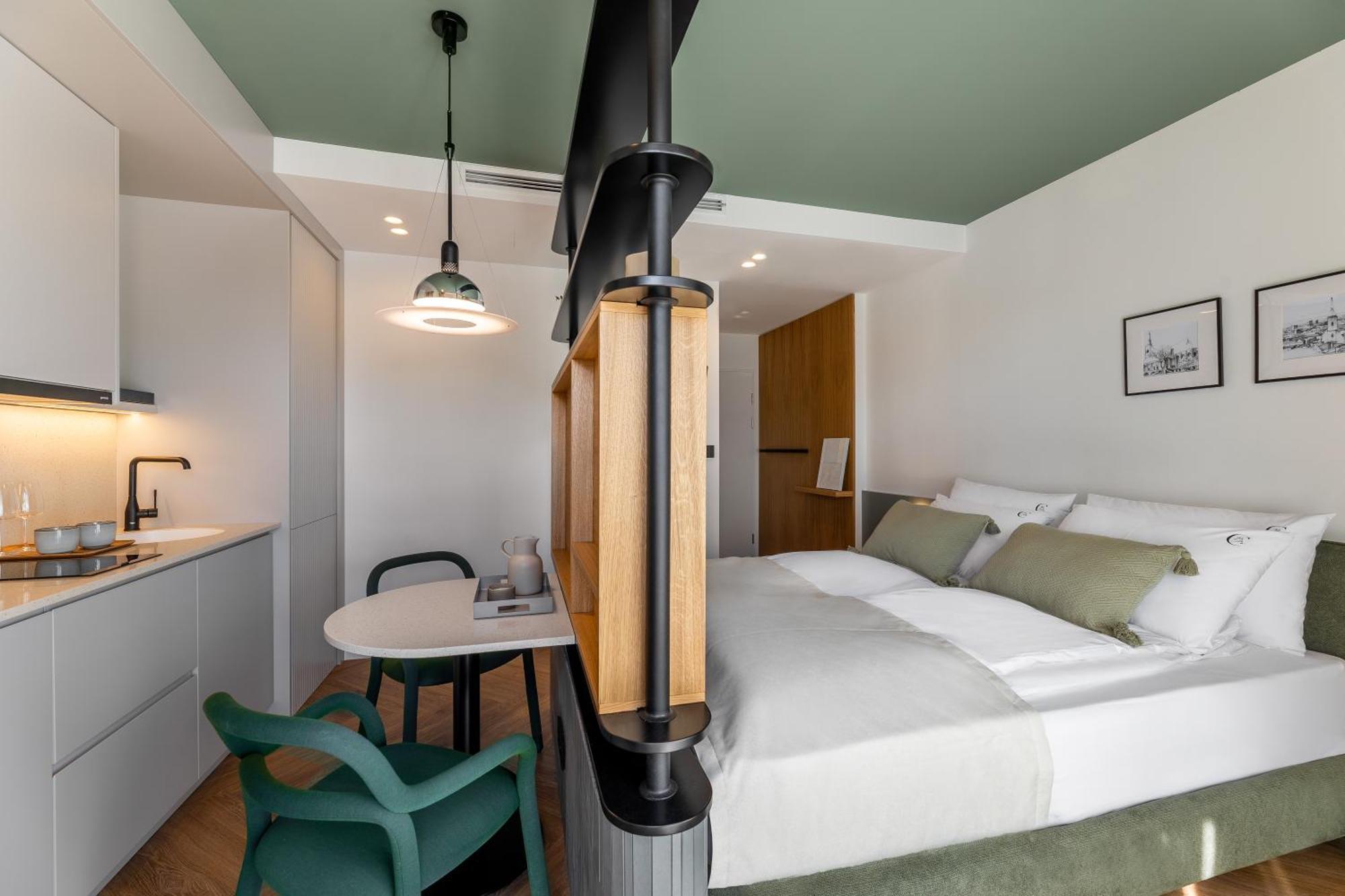 Catalog Boutique Rooms Pressburg Exterior foto